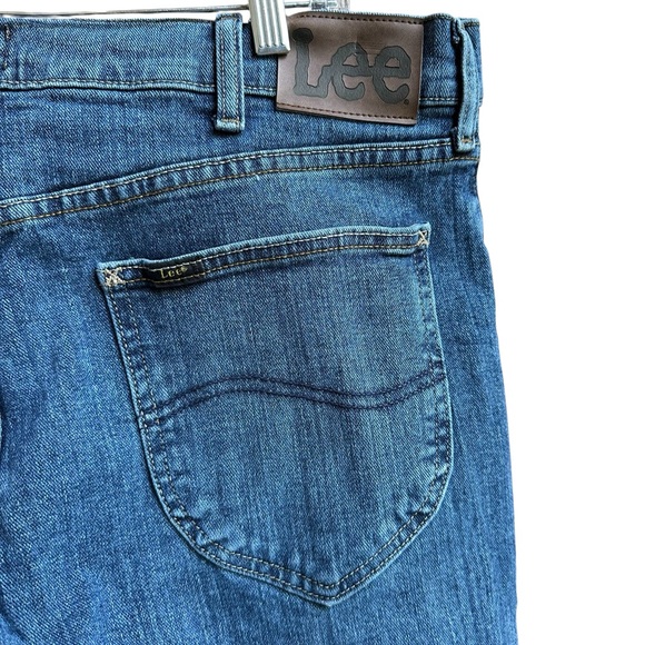 Lee men’s 36x34 Extreme Motion straight fit tapered leg med. wash jeans. Worn 5x - Picture 3 of 7